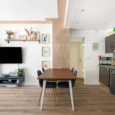 Bright & Cozy - Large Sunny Terrace 아파트