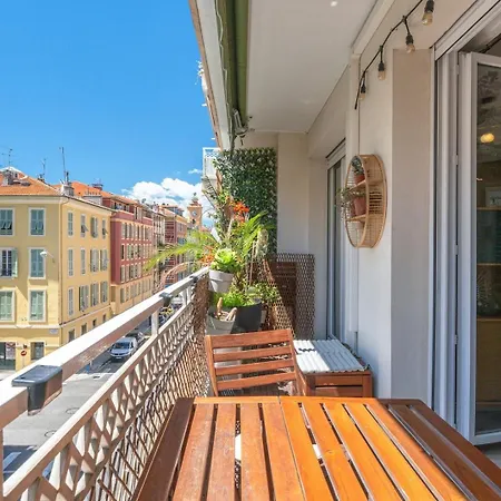 Bright & Cozy - Large Sunny Terrace 니스