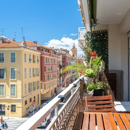 Bright & Cozy - Large Sunny Terrace 아파트