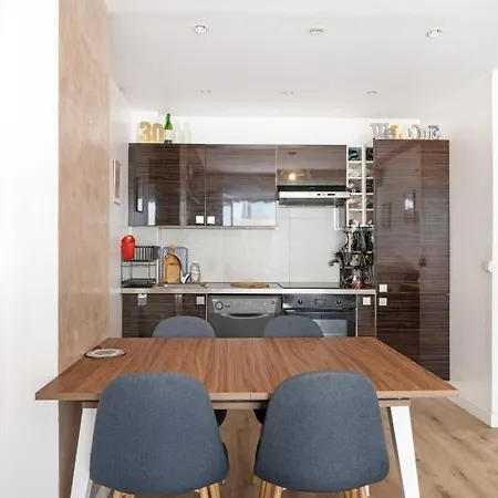 Bright & Cozy - Large Sunny Terrace 아파트