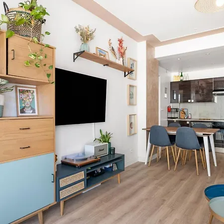 Bright & Cozy - Large Sunny Terrace 니스